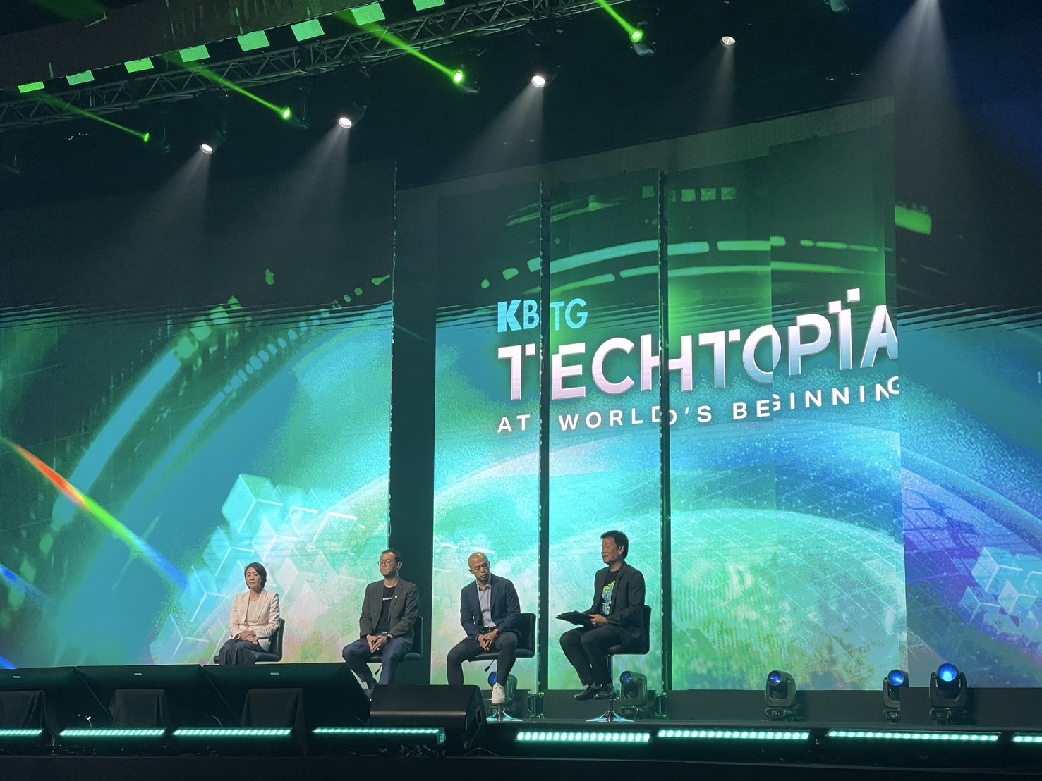 Digital Crossroads: Charting Thailand's Course Amidst the US-China Tech Superpower Race